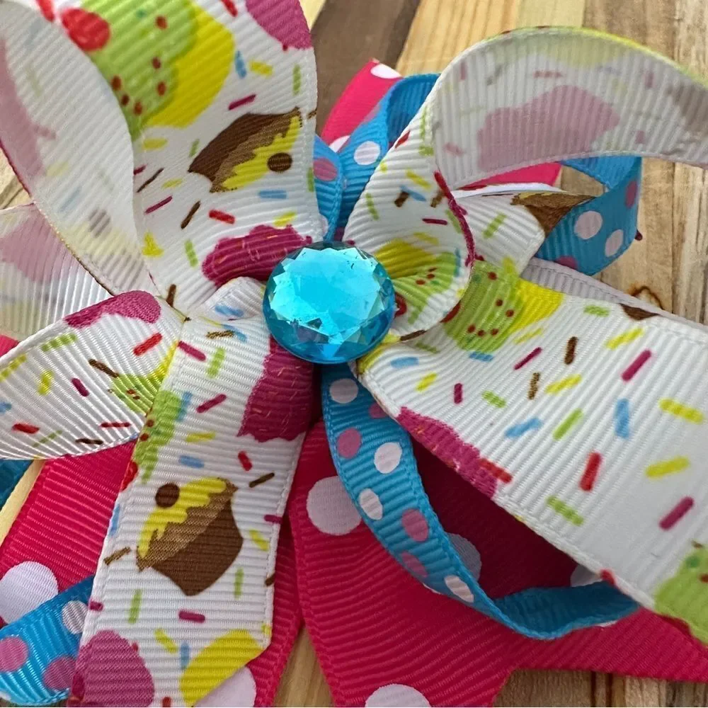 Cupcake birthday bow with turquoise bead